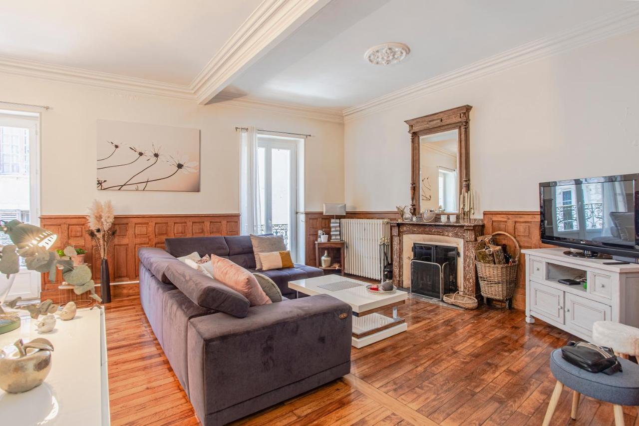 Superbe Appartement Avec Jacuzzi Sur Toit Terrasse Villefranche-de-Rouergue Ngoại thất bức ảnh
